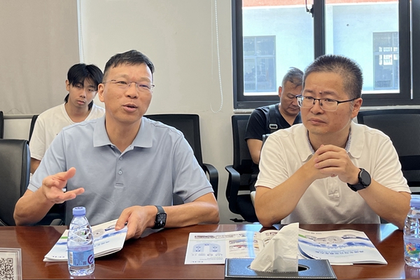 座谈会.jpg